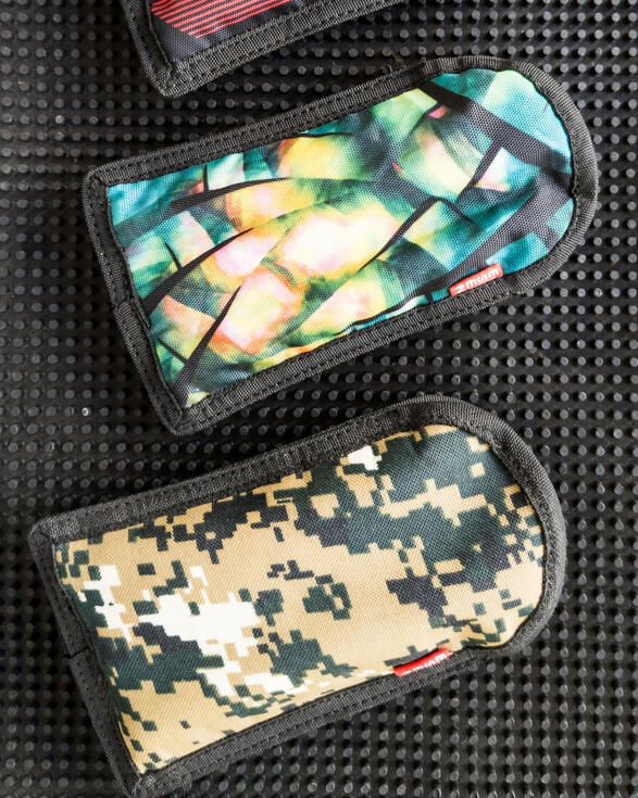Exterior of three-pen pouch