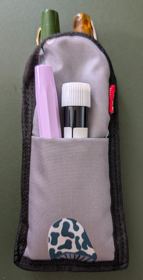 How pens fit - Kangaroo Pen Pouch